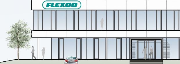Entwurf des Flexco Bürogebäudes, davor ein Auto und einige Menschen.