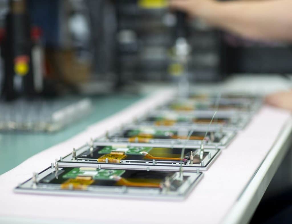In der Reihe liegende quadratische elektronische Schalter