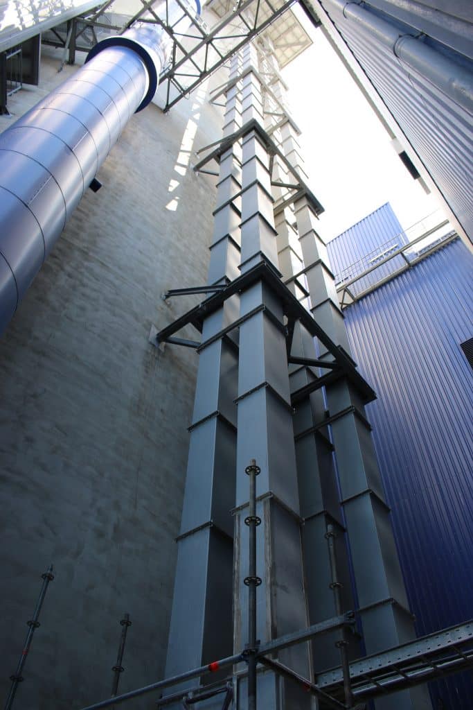 Becherwerk für Zementsilobeschickung