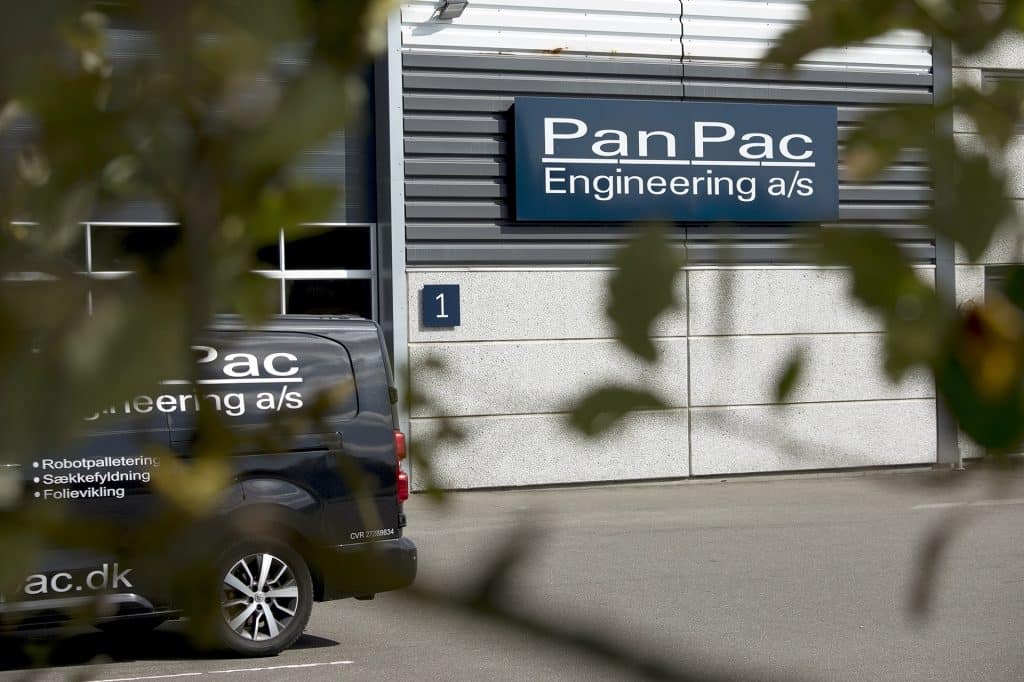 PanPac Engineering a/s Gebäude und Firmenfahrzeug auf schuettgutmagazin