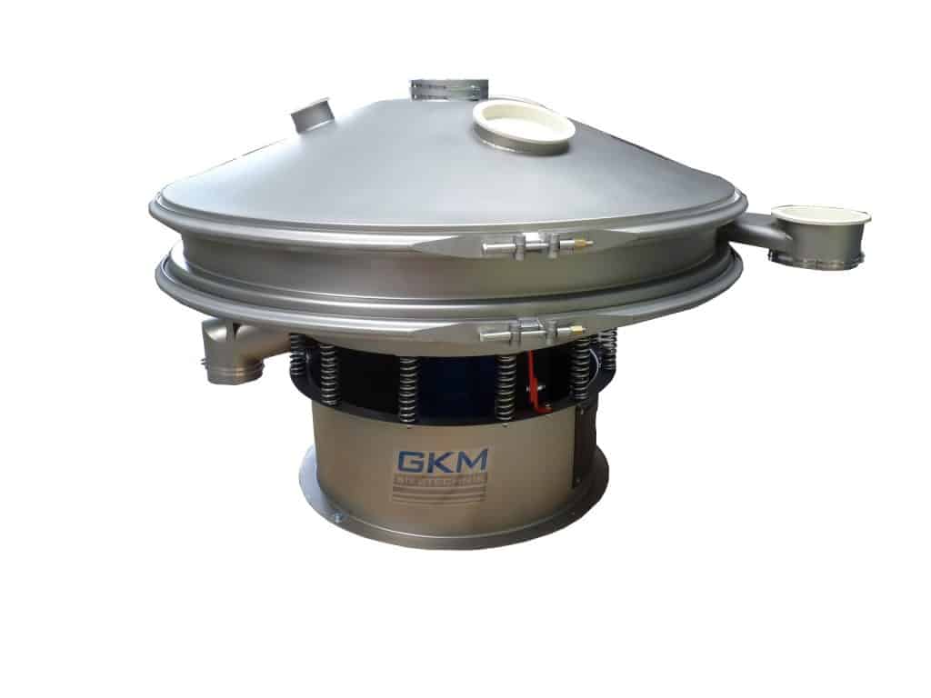 GKM Vibrations-Siebmaschine zum Reinigen des Waschwassers bei PET Flakes verwendung - auf schuettgutmagazin.de