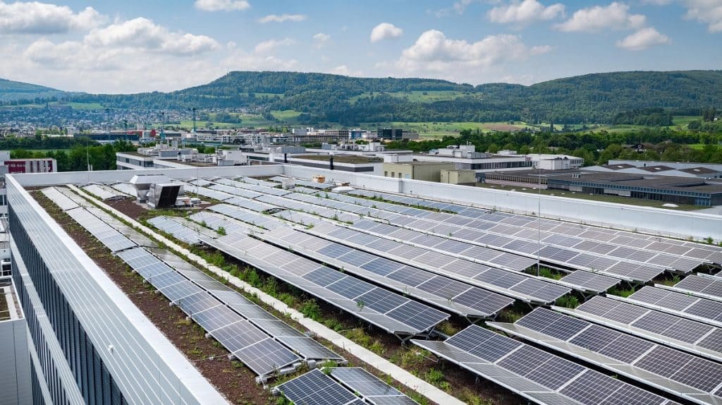 Endress+Hauser Photovoltaikanlage auf dem Firmendach, auf schuettgutmagazin.de