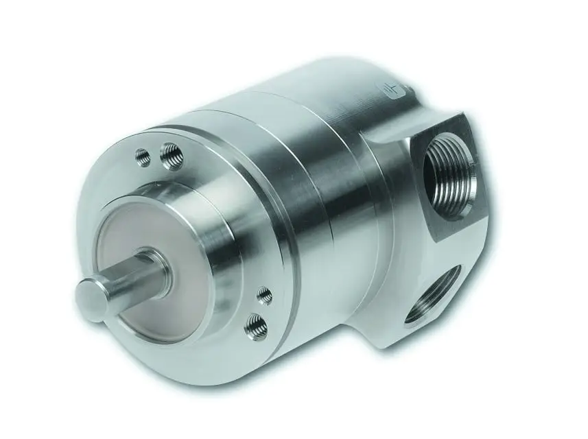 Absolutwertgeber, aus Stahl, rund, mit zwei Schraubengehäusen im rechten Bereich und auf der Front eine Stahlstange, die aus dem rund herauskommt. Im äußersten Rund der Front sind vier weitere Schraubengehäuse in zwei verschiedenen Größen