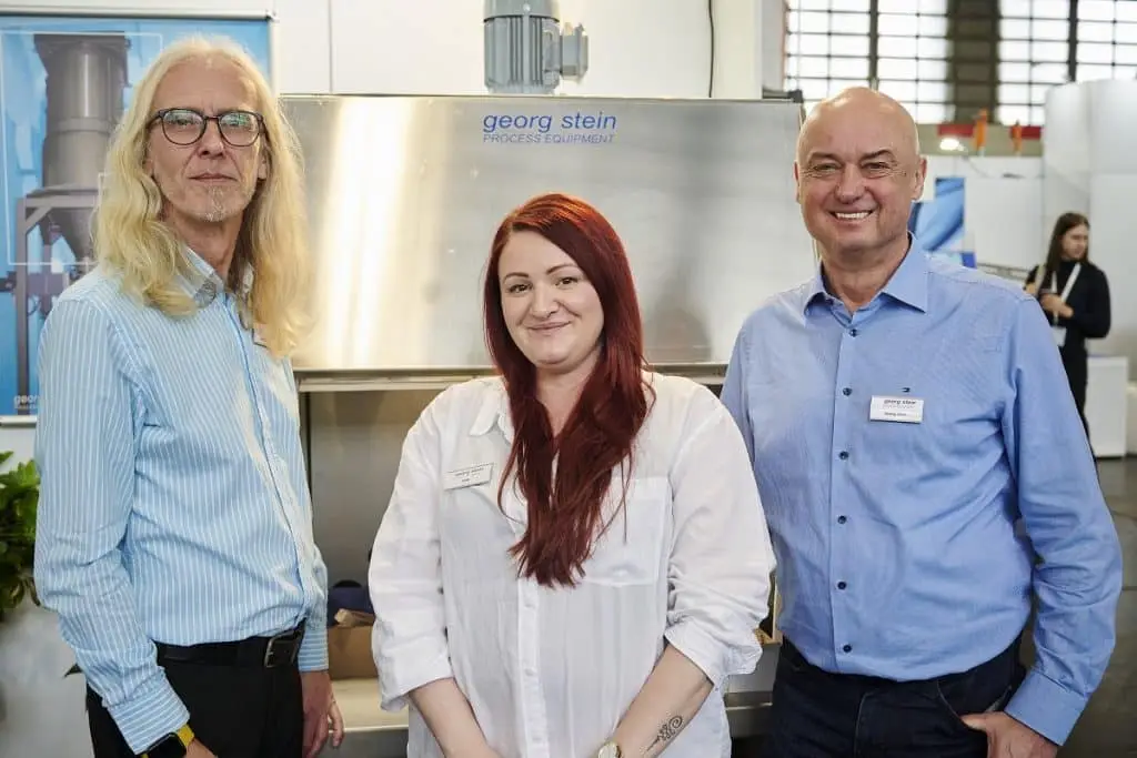 Andreas Riedel, Julia und Georg Stein auf dem Solids 2023 Messestand der Georg Stein