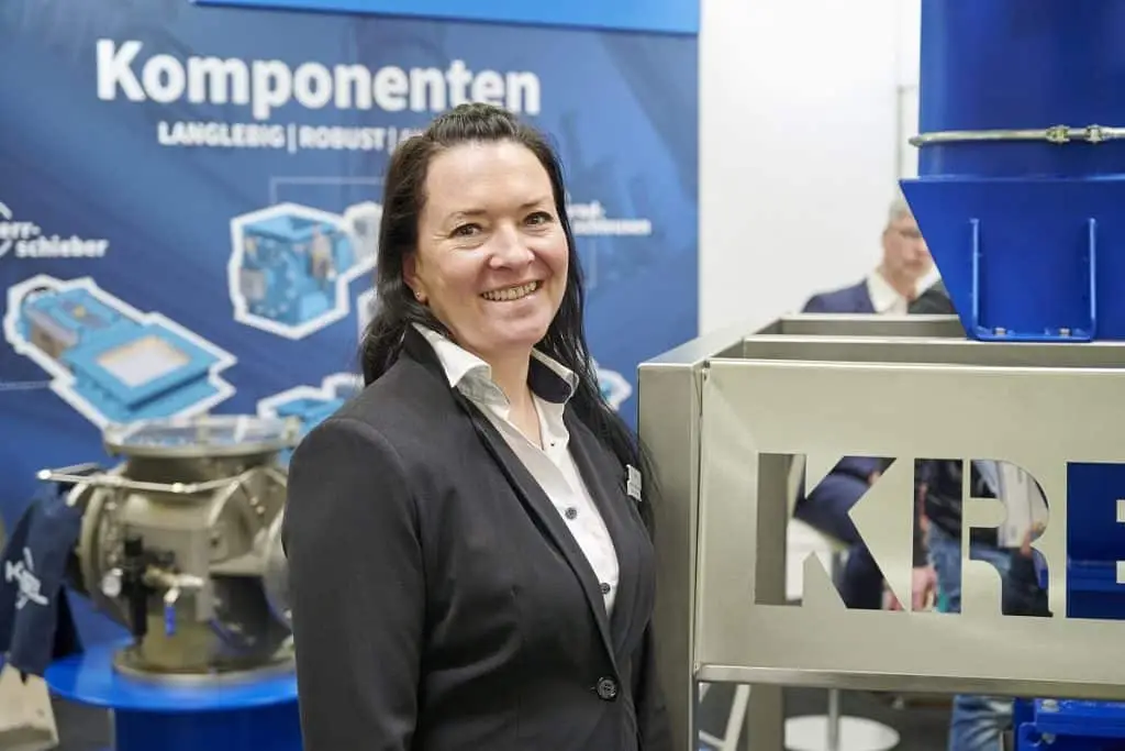 Nadine Lenhardt auf dem Solids 2023 Messestand der Kreisel