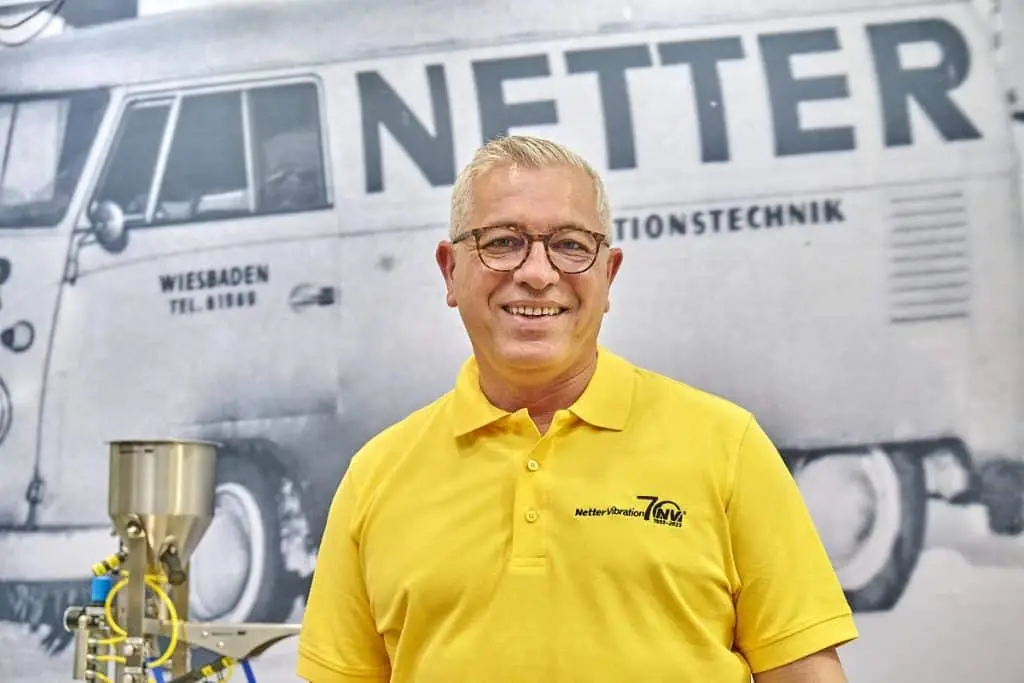 Thomas Reis auf dem Messestand der Netter Vibration auf der Solids 2023
