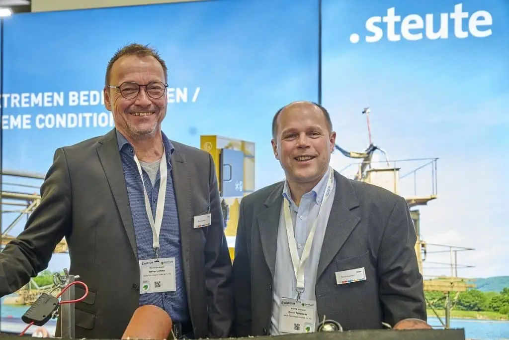 Links Reiner Lumme, rechts Quirin Priesmeier auf ihrem steute Messestand
