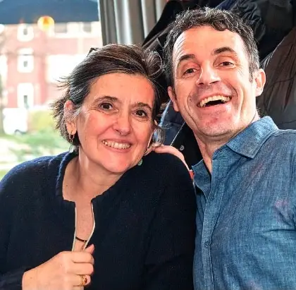 Links Felicitas Baumgartner von der Bulkmedia, rechts Bernard Bückmann im Dortmunder Lokal Balke während des DSIV-Kick-offs.