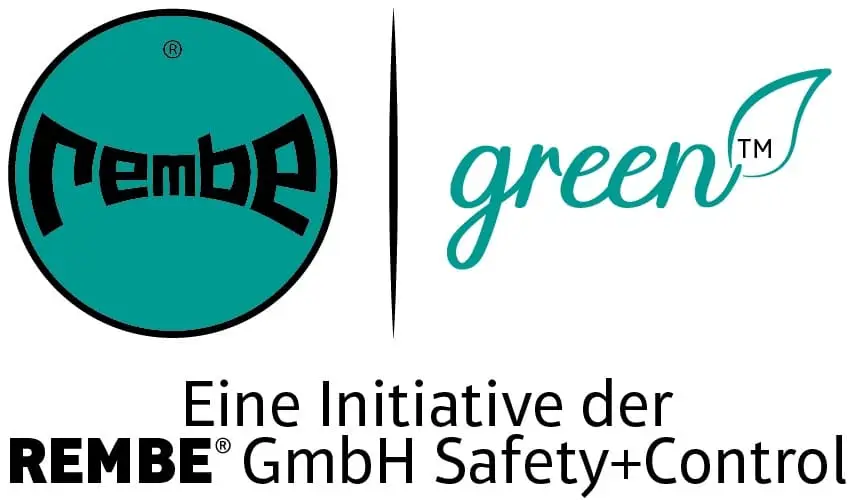 Links das grüne REMBE Logo mit einem schwarzen Balken getrennt vom grünen Schriftzug green TM. Darunter Eine Initiative der REMBE GmbH Safety+Control