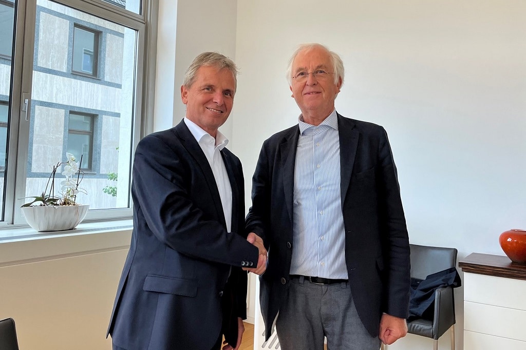 Dr. Friedrich Santner, CEO der Anton Paar GmbH, und Peter Eßer, Eigentümervertreter der Brabender Gruppe