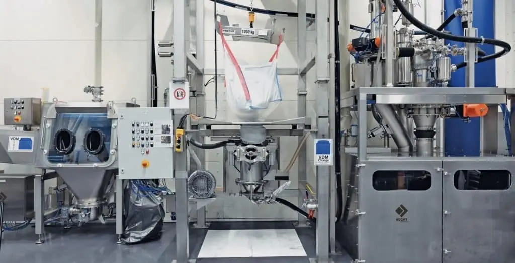 Industrie-Versuchseinrichtung für die Entleerung und Befüllung von Big Bags.
