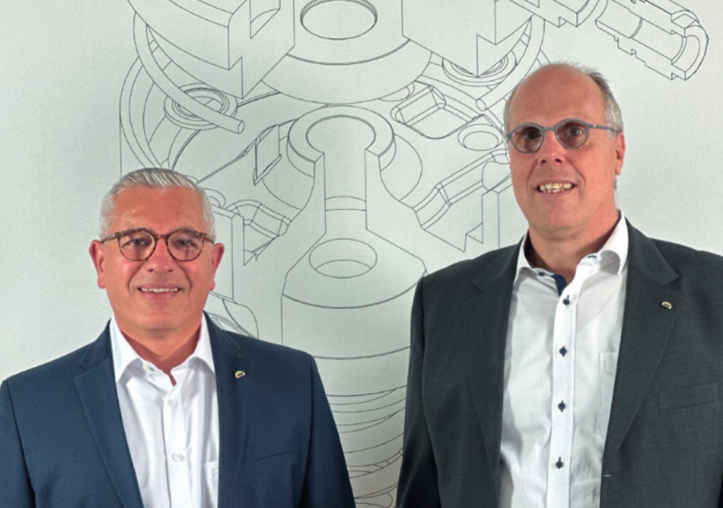 Die Geschäftsführer der Netter GmbH Links Thomas Reis und rechts Achim Werkmann, vor einer technischen Zeichnung an der Wand.