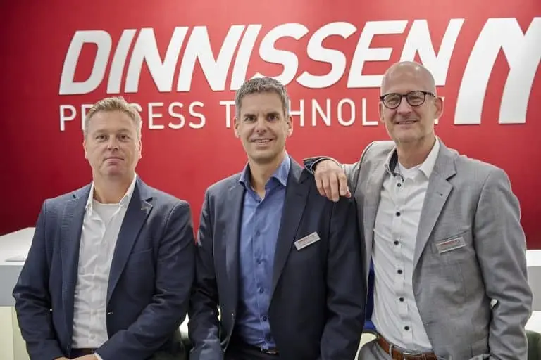 Anne Larooi, Han Joosten, Erwin Vogelsangs auf dem Dinnissen Messestand der Powtech 2023