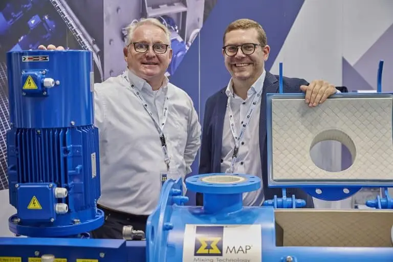 Bernd Reips und Matthias Haag auf map dem Messestand der Powtech 2023