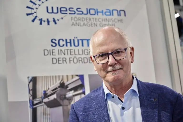 Hubertus Weßjohann auf dem eigenen Messestand der Powtech 2023