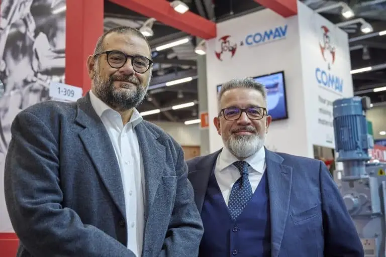 Luca Gemelli und Mateo Gatti auf dem Mix Messestand der Powtech 2023