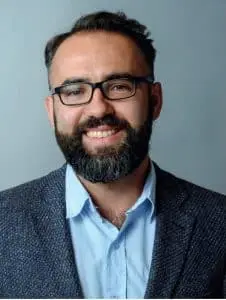 Portraitfoto von Lukas Kostetzer von Cadfem