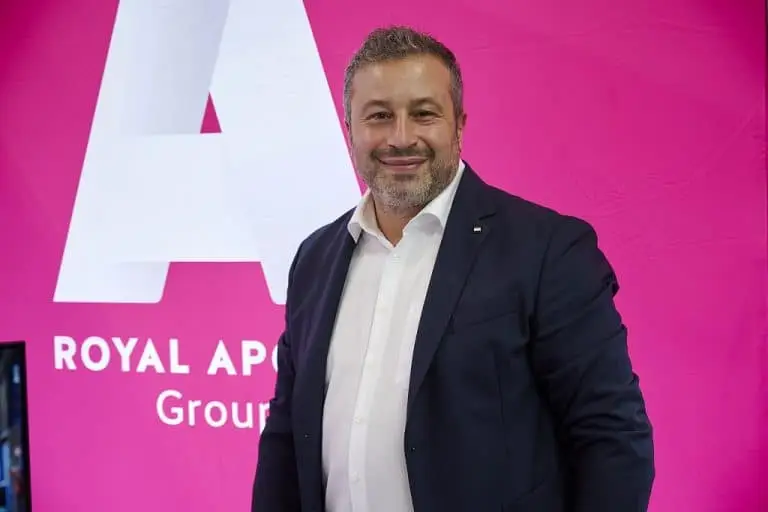Michele Lotito auf dem Apollo Group Messestand der Powtech 2023