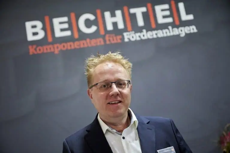 Oliver Wolf auf dem Bechle Messestand der Powtech 2023