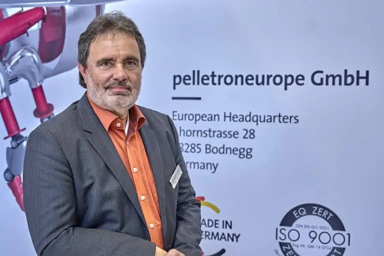 Peter Siebentritt auf dem pellentroneurope Messestand der Powtech 2023