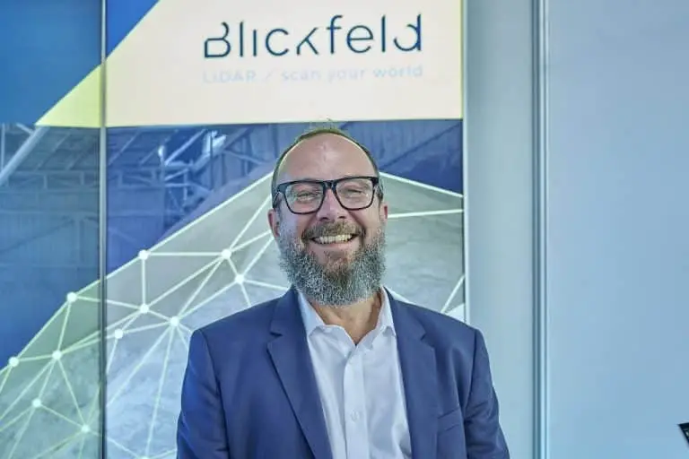 Stefan Haagn auf dem blickfelf Messestand der Powtech 2023