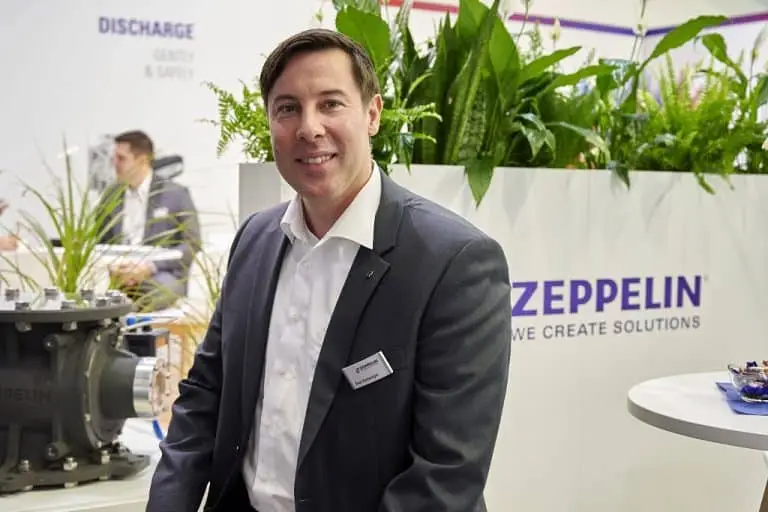 Sven Schwelgin auf dem Zeppelin Messestand der Powtech 2023