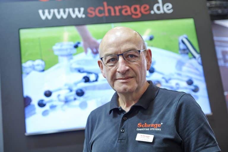 Walter Schulz von Schrage auf dem Messestand der Powtech 2023