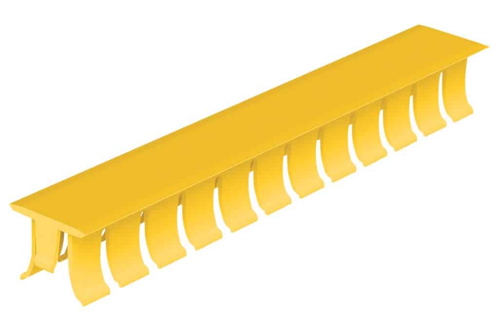 Eine RCPT zum Abdecken des Spalts zwischen zwei Rollen eines Transportbandes. Platte, unter der in gleichen Abständen rechteckige „Zapfen“ hängen. Am Ende der Platte auf der linken Seite ist ein kürzerer „Zapfen“ auf der schmalen Seite.