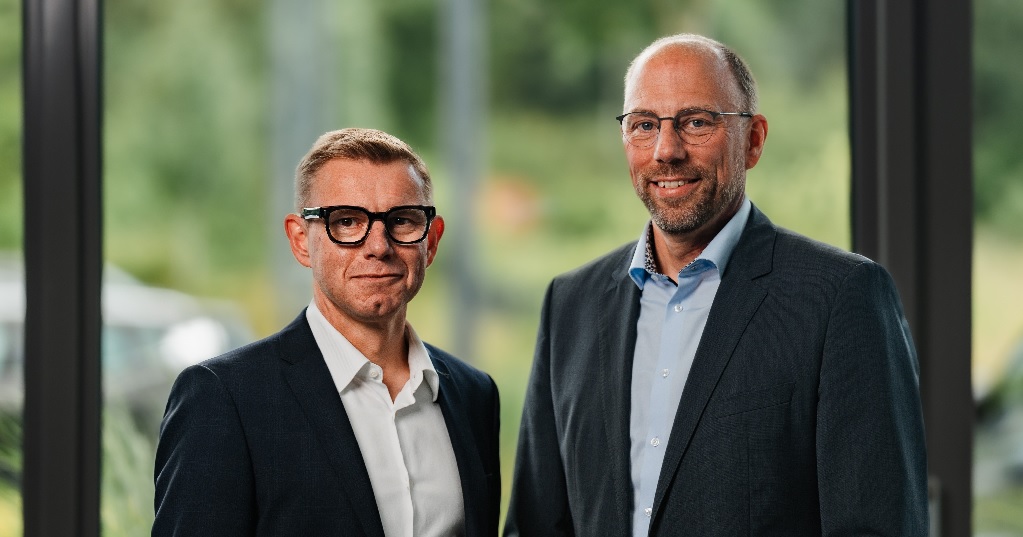 Uwe Vogt, links und Dr. Florian Jurecka rechts.