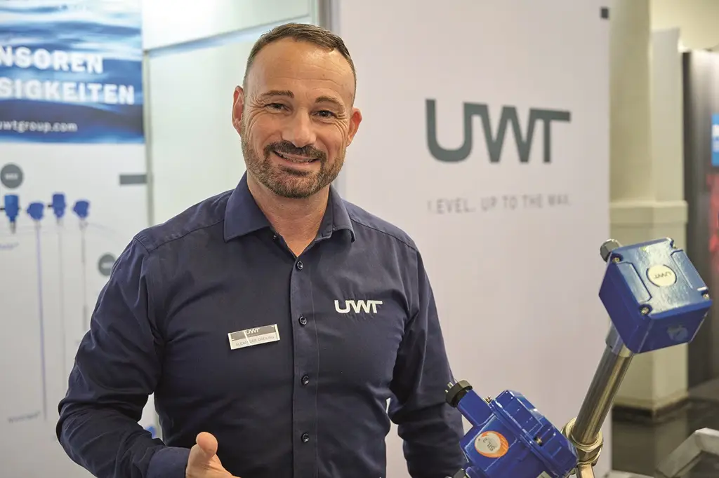 Alexander Dreiling von UWT GmbH auf dem Messestand der Solids 2024