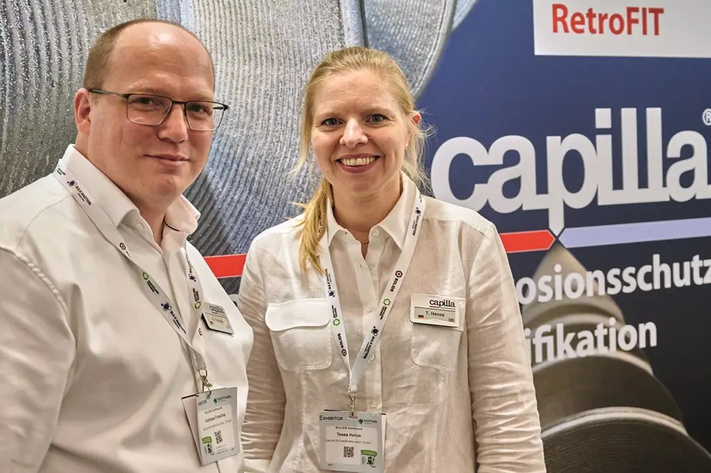 Andreas Frische und Tessa Henze von Capilla Schweißmaterialien GmbH auf dem Messestand der Solids 2024