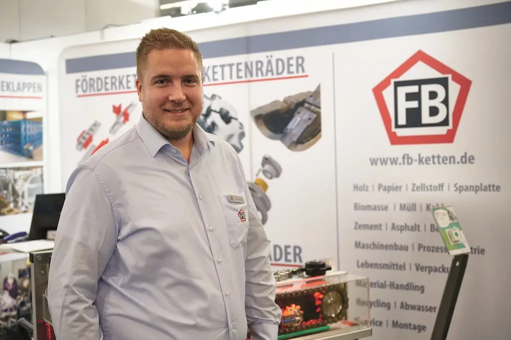 Florian Hochstein von FB Ketten GmbH auf dem Messestand der Solids 2024