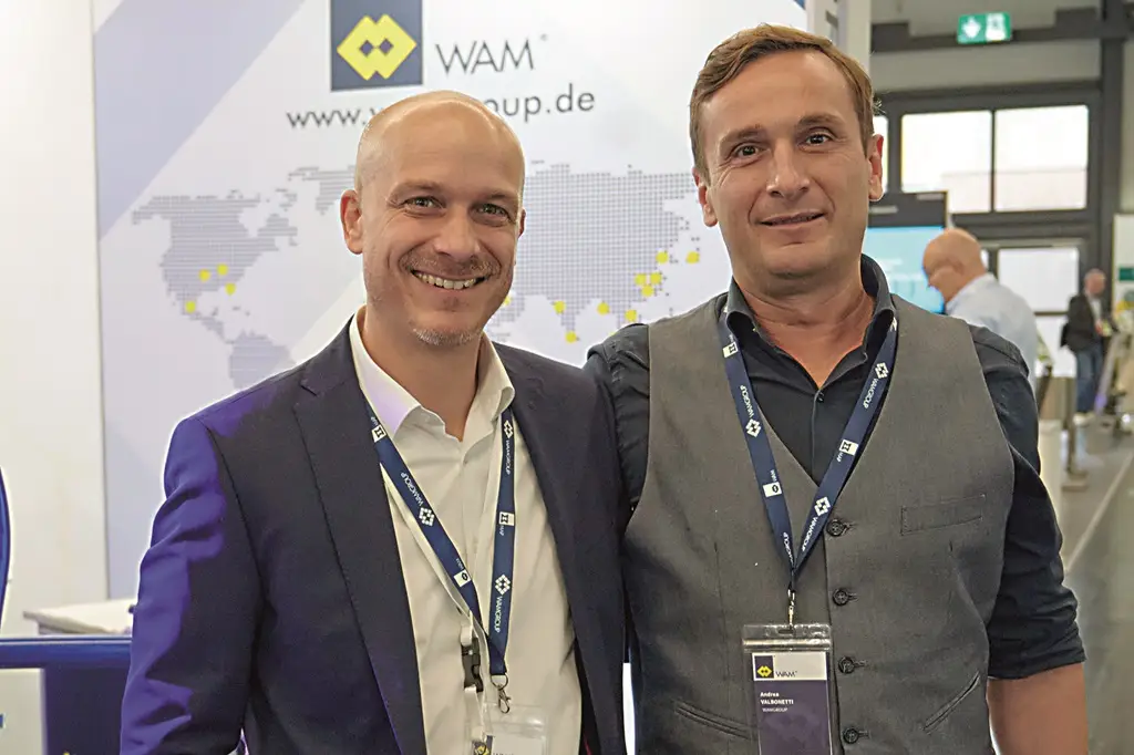 Florian Seifert und Andreas Valbonetti von WAM Group auf dem Messestand der Solids 2024