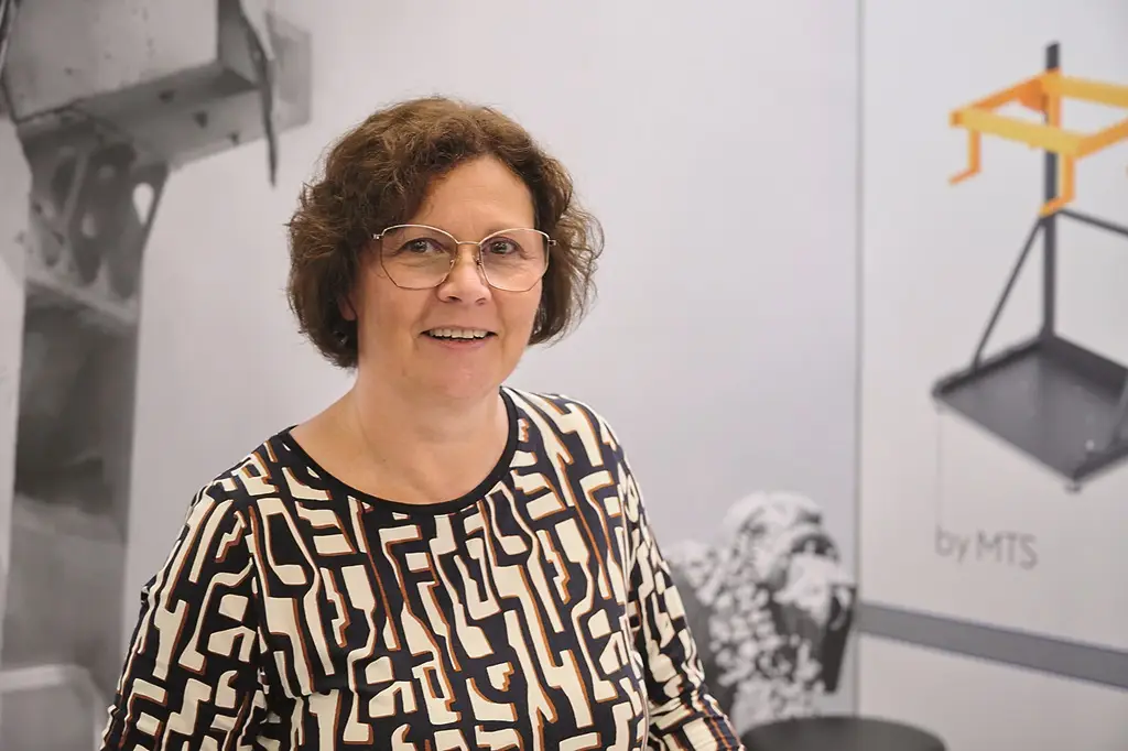 Kerstin Rüther der MTS Messtechnik Sauerland GmbH auf dem Messestand der Solids 2024