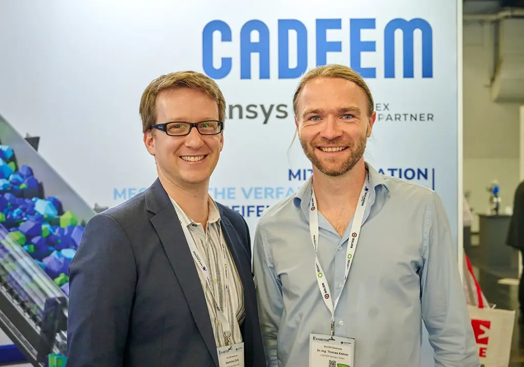 Maximilian Dufis und Dr. Ing. Thomas Köllner der CADFEM auf dem Messestand der Solids 2024