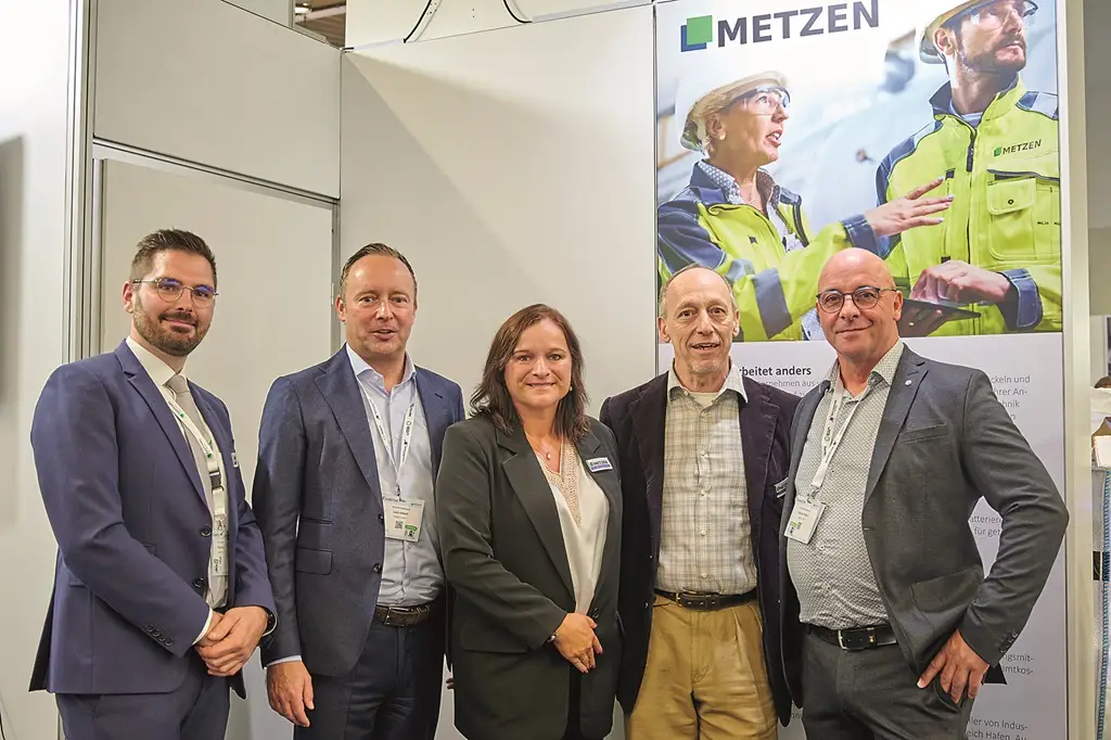 4 Männer eine Frau der Metzen GmbH mit Geschäftsführer Dietrich Wunn (2 v.r.)