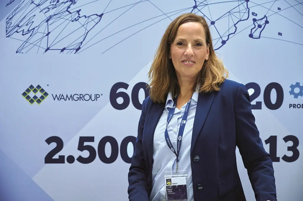 Petra Piek der WAM Group auf dem Messestand der Solids 2024