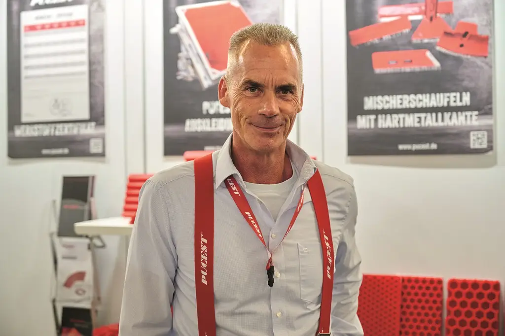 Steffen Günther der Pucest auf dem Messestand der Solids 2024
