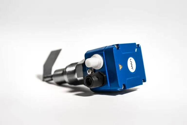 Drehflügelmelder Rotonivo® oben ein Antriebssystem, unten ein einflügeliger Rotor.