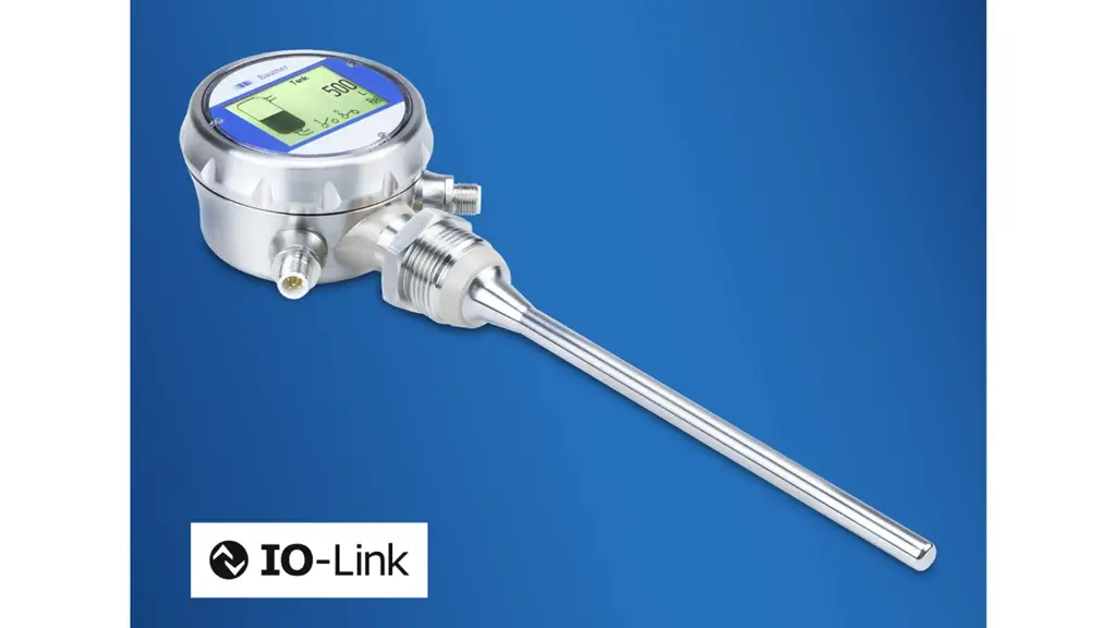 Füllstandmesser mit langem Sensor und Messelektronik die mit einem digitalen Display ausgestattet ist.