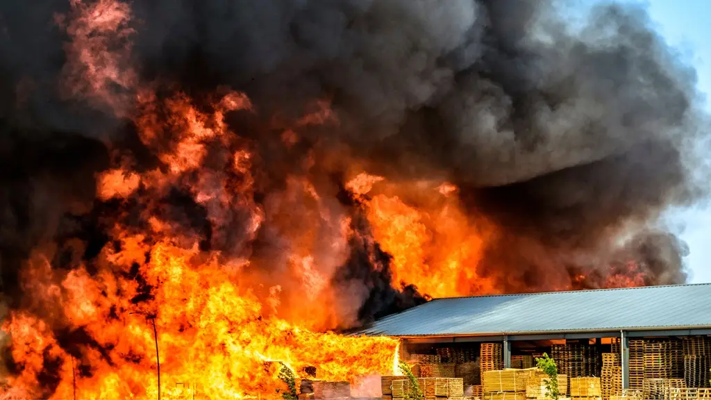 Explosion eines holzverarbeitenden Industrieunternehmens