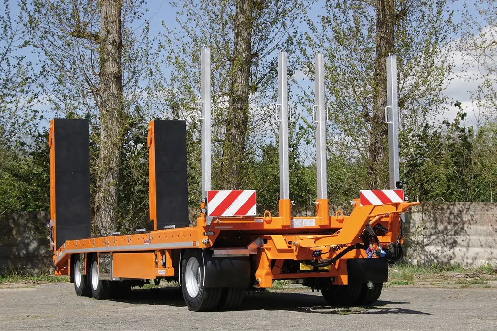 Ein Schwerlastanhänger - Tieflader