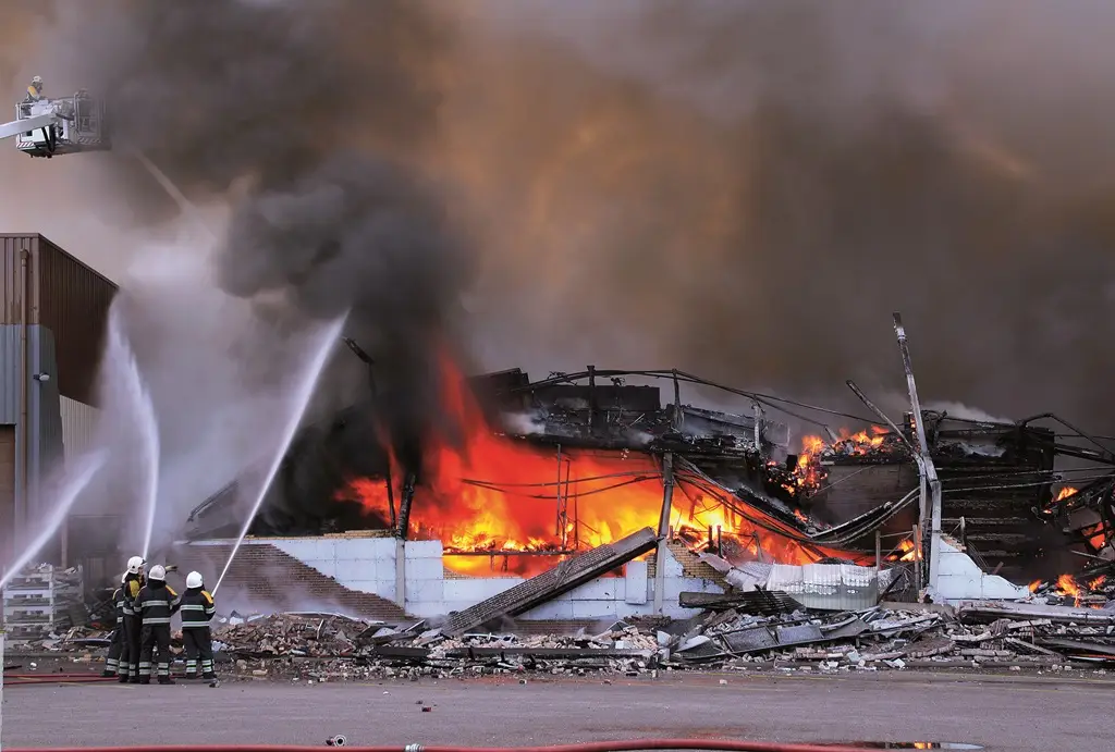 Explosionsschaden an einer Industriehalle