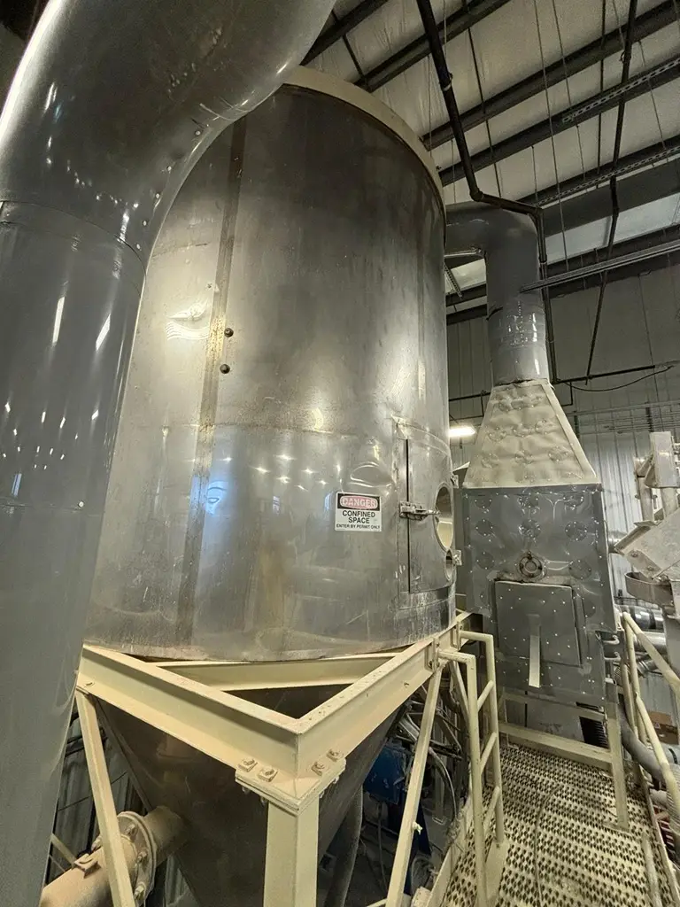 Sprühtrockner in einer Industriehalle