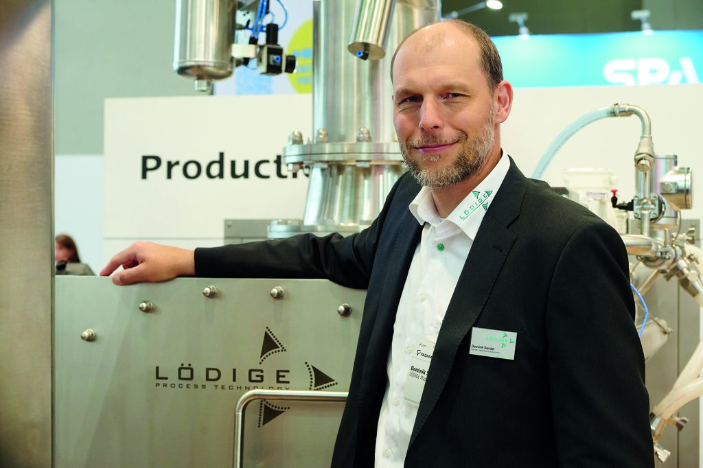 Dominik Sander Mitarbeiter der Gebr. Lödige Maschinenbau steht am Messestand der Powtech Technopharm 2025