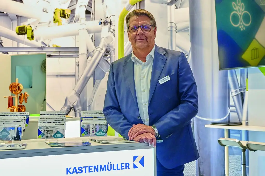 Andreas Kastenmüller, der Kastenmüller GmbH auf dem eigenen Messestand der Powtech Technopharm 2025