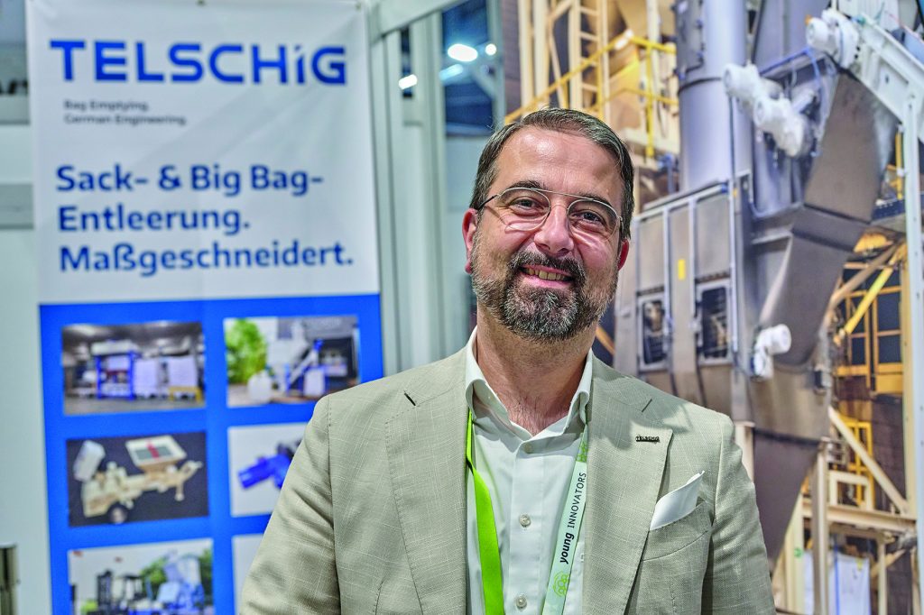 Friedhelm Kurzenberg, Messestandbesetzung beim Unternehmen Telschig auf der Powtech Technopharm 2025