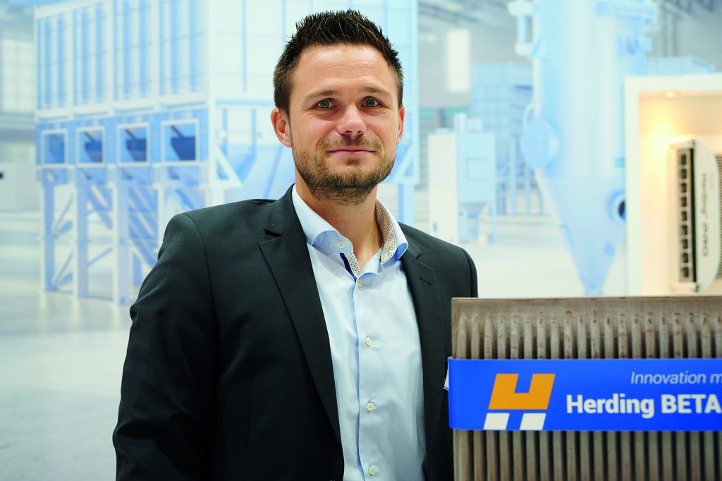 Messestandbesetzung beim Unternehmen Herding auf der Powtech Technopharm 2025