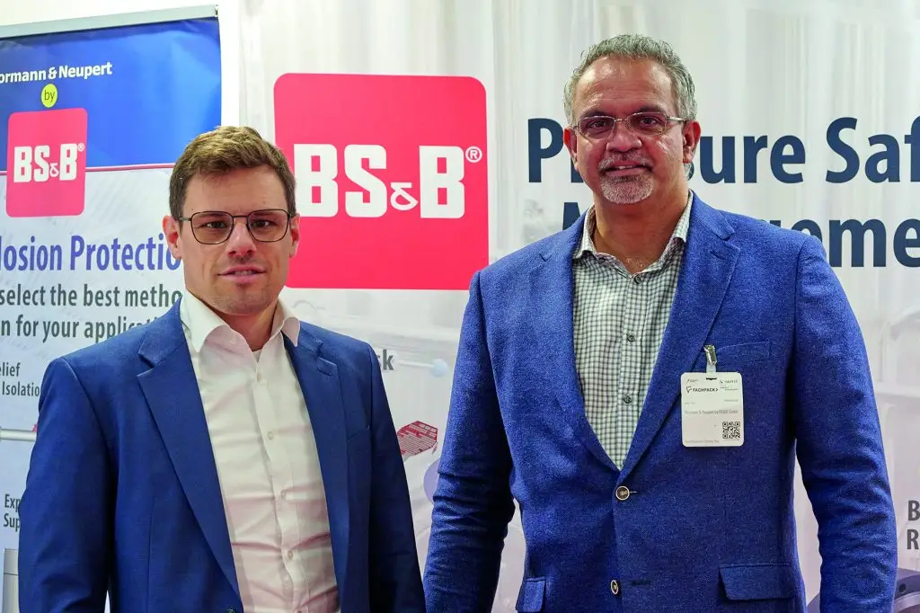 Messestandbesetzung beim Unternehmen BS&B auf der Powtech Technopharm 2025