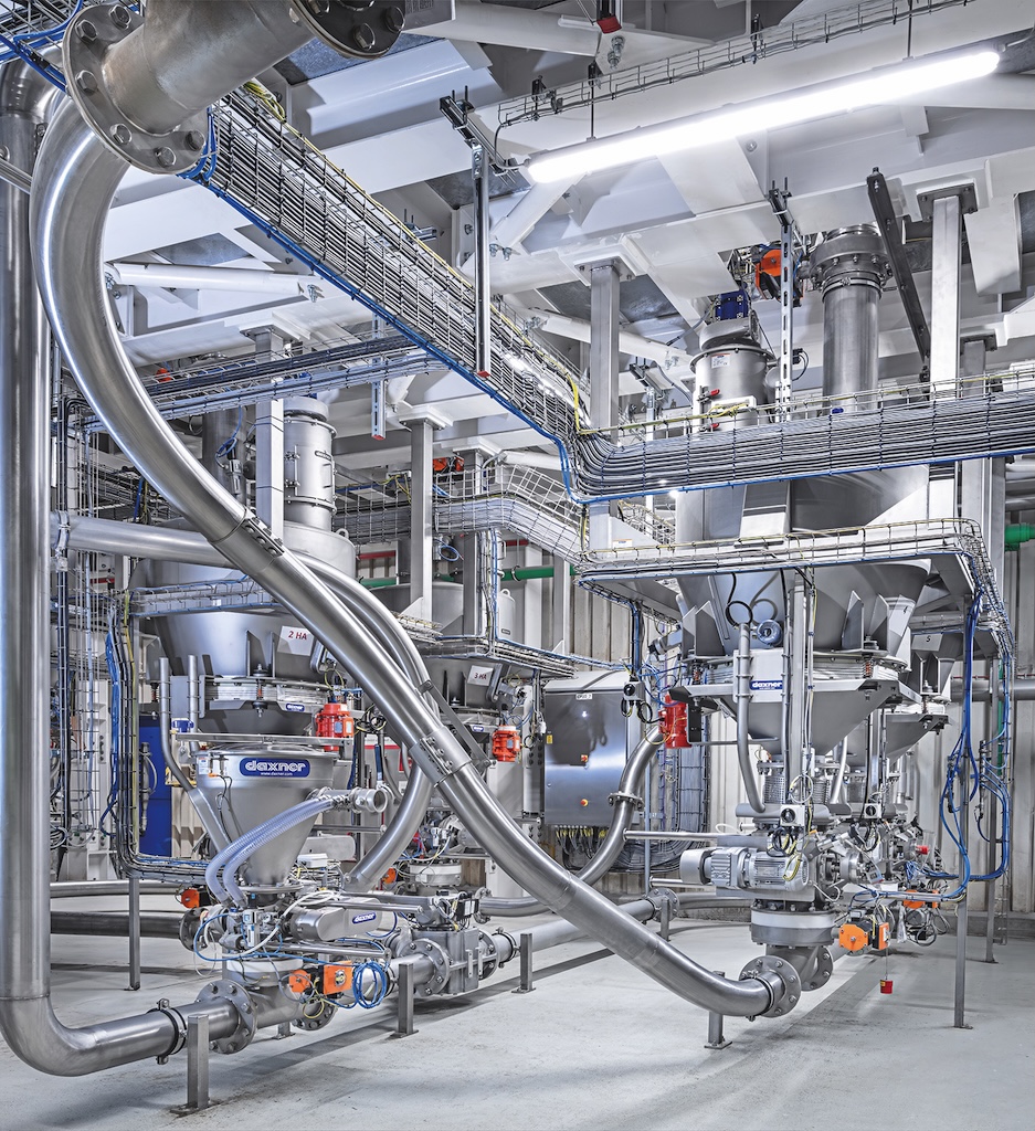 Verarbeitungshalle mit einem pneumatischen Fördersystem